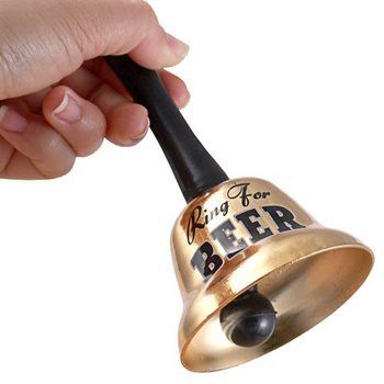 &Kappa;&omicron;&upsilon;&delta;&omicron;ύ&nu;&iota; "Ring for a Beer" &sigma;&epsilon; &sigma;&upsilon;&sigma;&kappa;&epsilon;&upsilon;&alpha;&sigma;ί&alpha; &delta;ώ&rho;&omicron;&upsilon; (2 &tau;&epsilon;&mu;.)